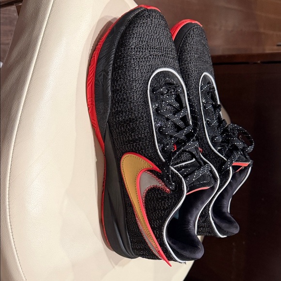 Lebron 20 Nike Athletic Shoes - Picture 4 of 5